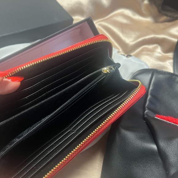 Like new with wallet box and dust bag - Picture 3 of 5